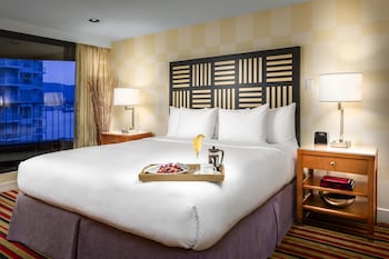 Room, 1 King Bed, Harbor View (Partial Harbourview)