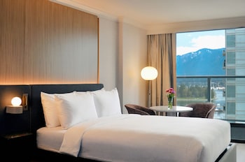 Deluxe Room, 1 King Bed, Harbor View (Renovated)