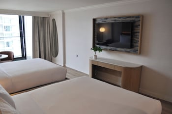Deluxe Room, 2 Queen Beds, City View (New)