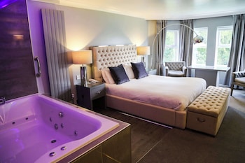 Deluxe Room, 1 Double Bed, Jetted Tub, Garden View