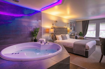 Deluxe Room, 1 Double Bed, Jetted Tub, Garden View