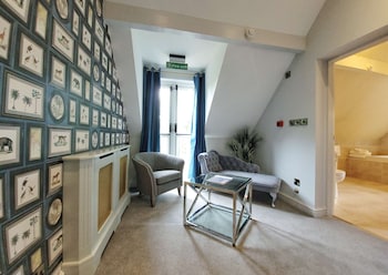 Suite, 1 Double Bed, Non Smoking (Separate Lounge)