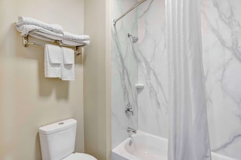 Standard Room, 1 Queen Bed, Non Smoking, Refrigerator & Microwave