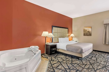 Standard Room, 1 King Bed, Non Smoking, Jetted Tub