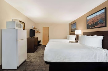 Deluxe Suite, 2 Queen Beds, Non Smoking