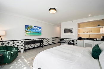 Deluxe Room, 1 Queen Bed (Accessible)