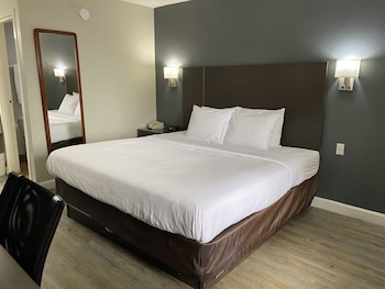 Room, 1 King Bed, Accessible, Non Smoking (Mobility)