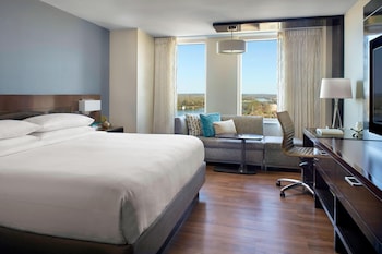 Standard Room, 1 King Bed, Tower (Mobility Accessible, Tub)