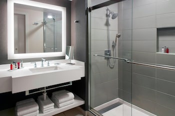 Standard Room, 1 King Bed, Tower (Mobility Accessible, Tub)