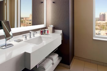 Junior Suite, 1 King Bed, River View