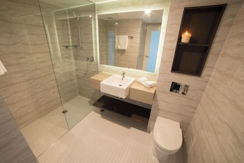 Room, 2 Queen Beds, City View