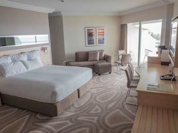 Studio Suite, 1 King Bed with Sofa bed
