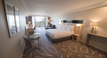 Beachfront Suite, 1 King bed with Sofa Bed