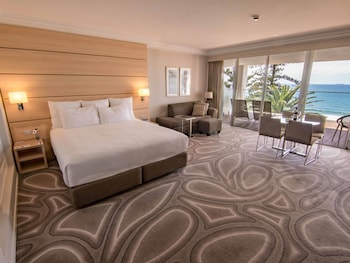 Beachfront Suite, 1 King bed with Sofa Bed