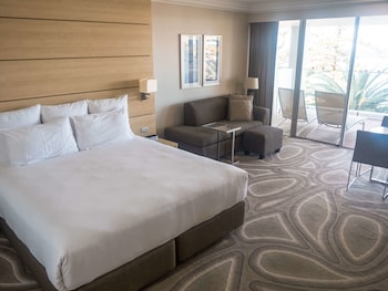 Beachfront Suite, 1 King bed with Sofa Bed