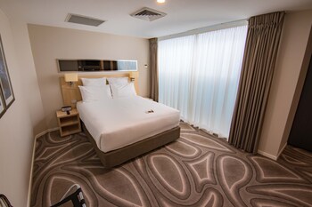 Room, 2 Queen Beds, City View