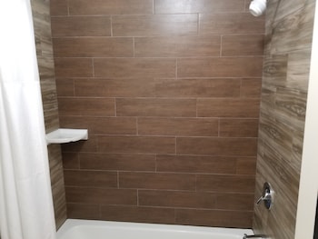 Room, 1 King Bed, Accessible, Smoking (Mobility,Tub w/Grab Bars)