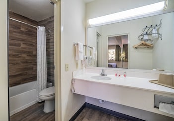 Standard Room, 1 Queen Bed