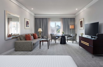 Premium Room, 1 King Bed, Corner