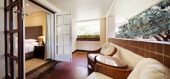 Room, 1 King Bed, Balcony (Heritage)