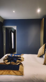 Family Room, 2 Bedrooms