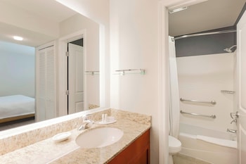 Studio, 1 King Bed with Sofa bed (Mobility/Hearing Accessible, Tub)
