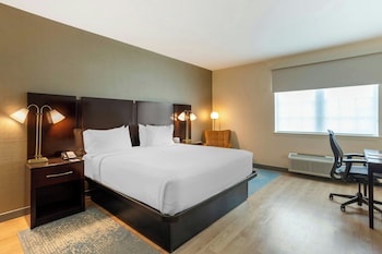 Standard Room, 1 King Bed