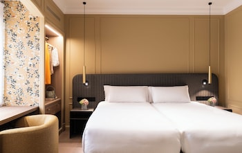 Premium Double Room (Avenida)