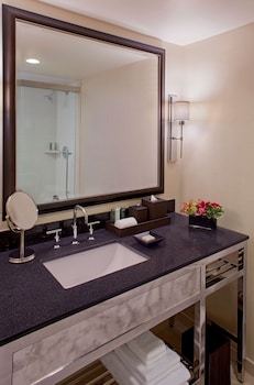 Room, 1 King Bed, Corner