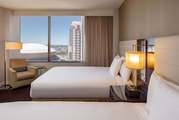 Room, 2 Queen Beds, City View