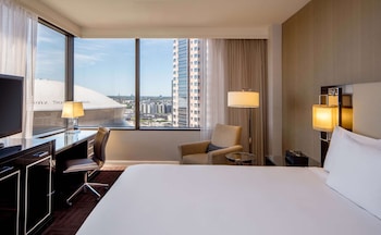 Room, 1 King Bed, Corner