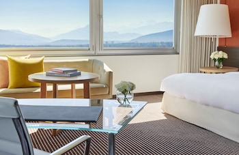 Junior Suite, 1 King Bed, Lake View