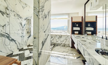 Suite, Lake View (Panoramic)