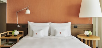 Junior Suite, 1 King Bed, Lake View