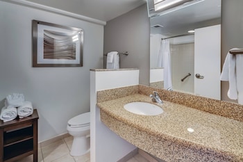 Room, 2 Queen Beds, Balcony, Oceanfront (Mobility/Hearing Accessible, Tub)