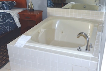 Suite, 1 King Bed, Non Smoking (Jacuzzi)