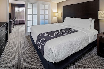 1 King Bed, Apartment