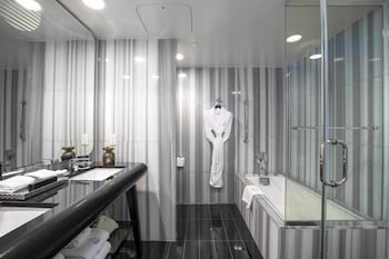 Suite, 1 Bedroom, Balcony