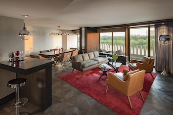 Suite (Ambassador)