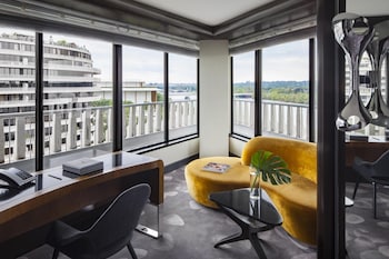 Suite (Ambassador)