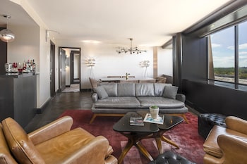 Suite (Diplomat)