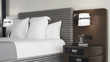 Premier Room, 1 King Bed, Balcony, River View