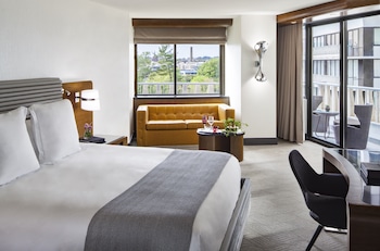 Premier Room, 1 King Bed, River View