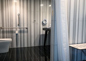 Suite, 1 Bedroom, Accessible, Garden View