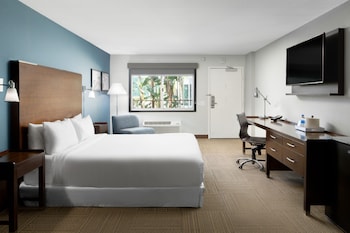 Room, 1 King Bed with Sofa bed, Pool View (Hearing Accessible)