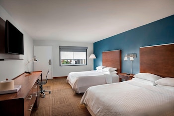 Room, 2 Queen Beds, Pool View