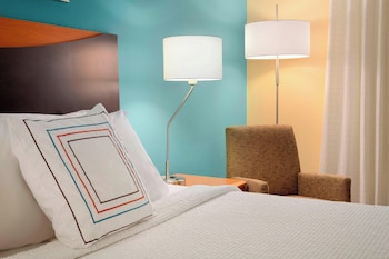 Room, 1 King Bed, Hearing Accessible (Accessible Bathtub)
