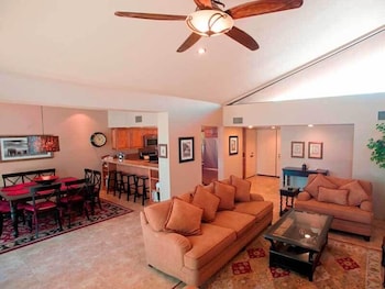 Condo,1 Bedroom,1 King with Kitchen