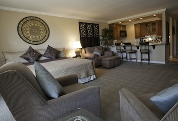 Studio Suite, 1 King Bed, Kitchenette