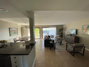 Condo, 3 Bedrooms